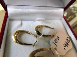 Pair of 10K Gold Earrings .94 gr