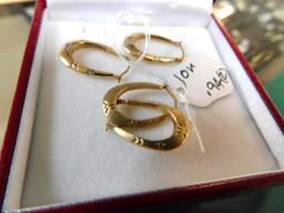 Pair of 10K Gold Earrings .94 gr