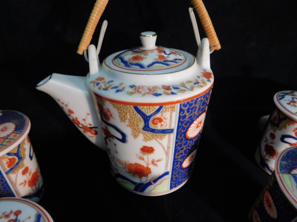 Chinese Tea or Broth Set Pot with 6 Lidded Cups