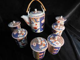 Chinese Tea or Broth Set Pot with 6 Lidded Cups