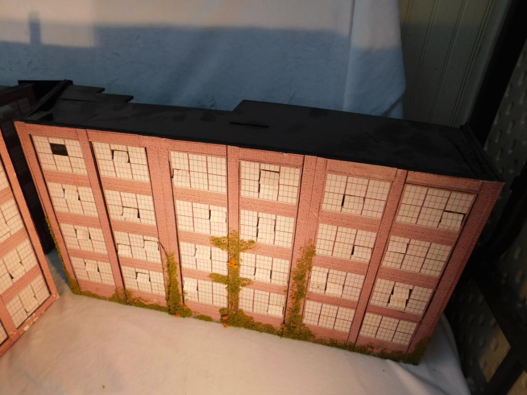 Industrial Flats - 3 Building Fronts - 3 Sided "O" Gauge Used