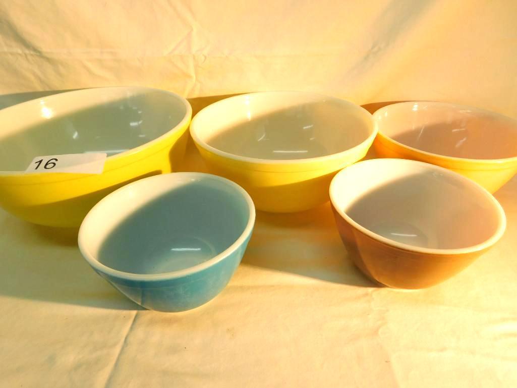 Lot of 5 Pyrex Mixing Bowls