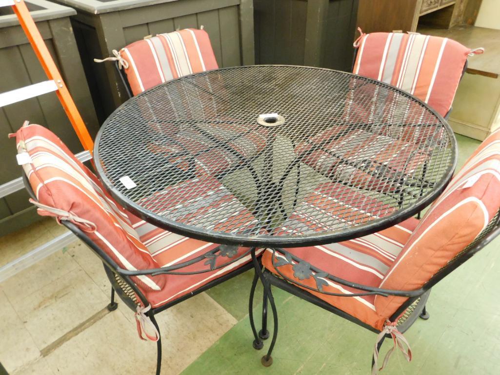 Wrought Iron Diamond Top Patio Table with 4 Chairs - Table 28.5" x 48"