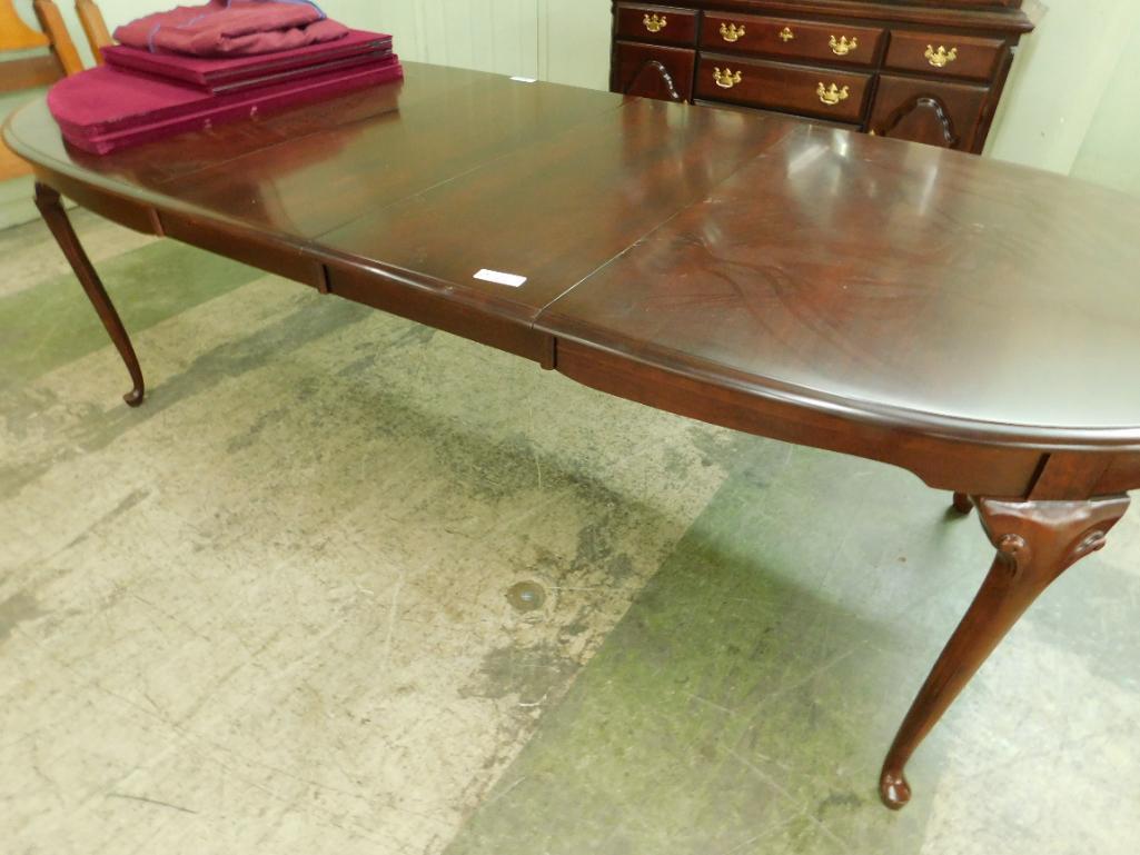 Sumter Cabinet Company - Dining Room Table with 2 Leaves and Pads - 30.5" x 100" x 44"
