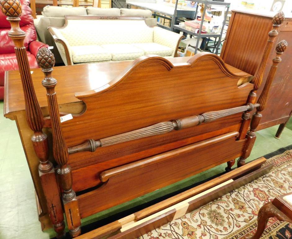 Double Mahogany Pineapple Bed