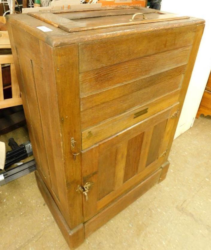 Knickerbocker Oak Ice Box