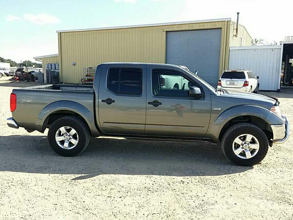 2009 Nissan Frontier SE 4x4 Pickup truck