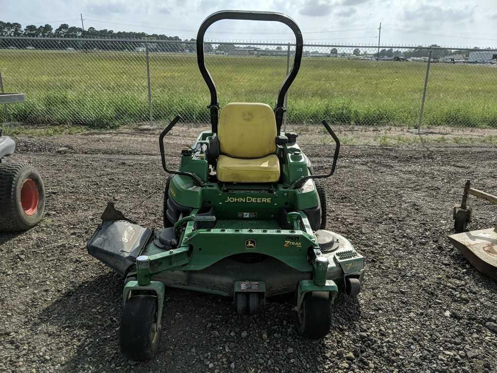 John Deere Zero Turn Lawnmower