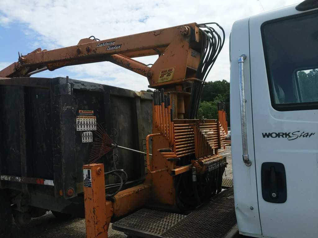 2007 International 7400 SBA Grapple Truck