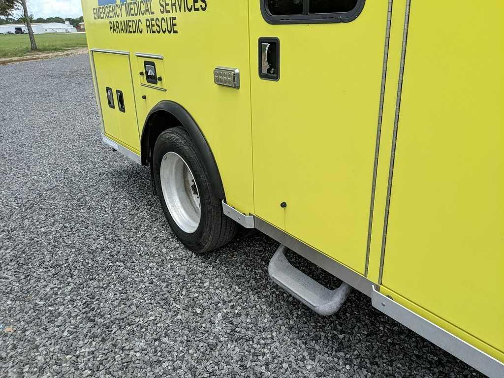 2007 International 4400 SBA LP Ambulance