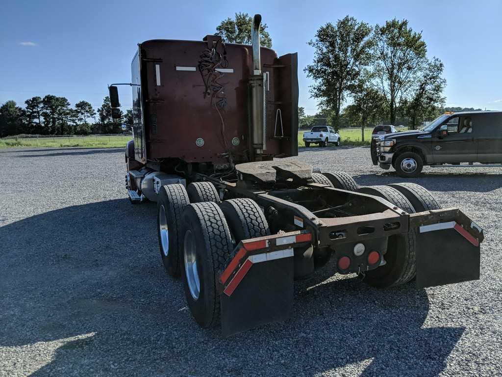 2006 Freightliner Columbia T/A Sleeper Truck