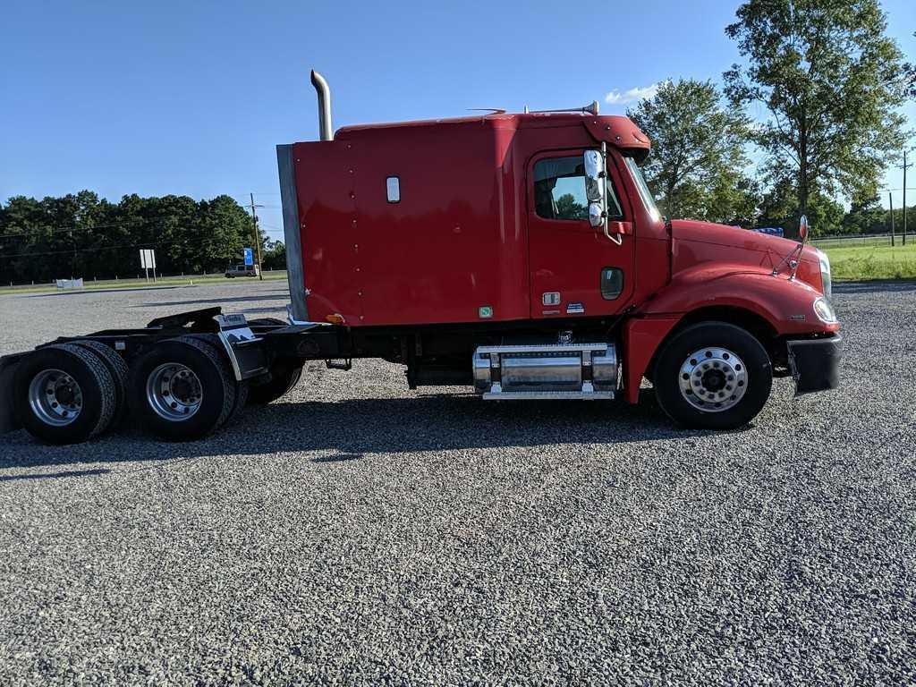 2006 Freightliner CL-120 T/A Sleeper Truck