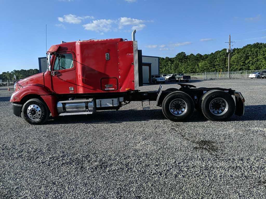 2006 Freightliner CL-120 T/A Sleeper Truck