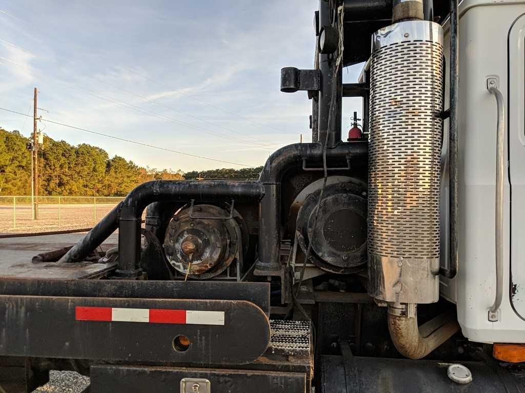 2001 Mack Pole Truck