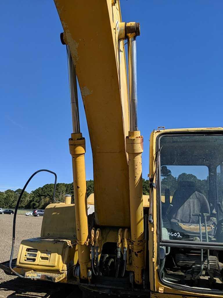 Deere 200 LC Hydraulic Excavator