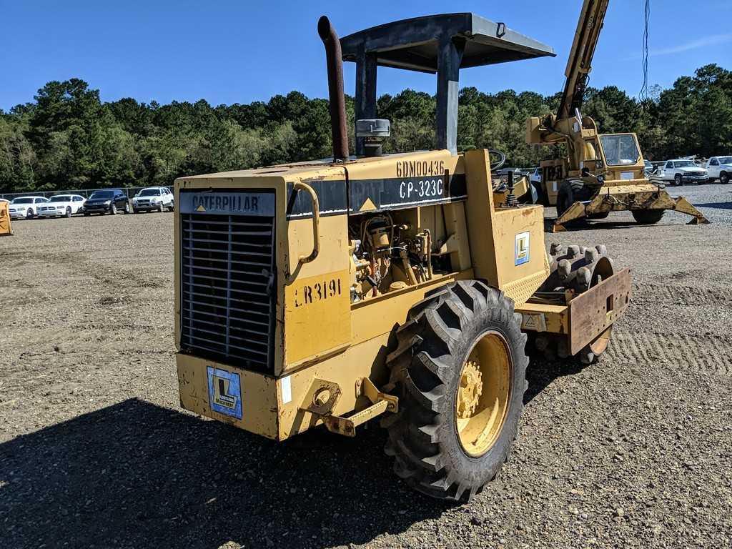 Caterpillar CP-323C Sheep's Foot Roller