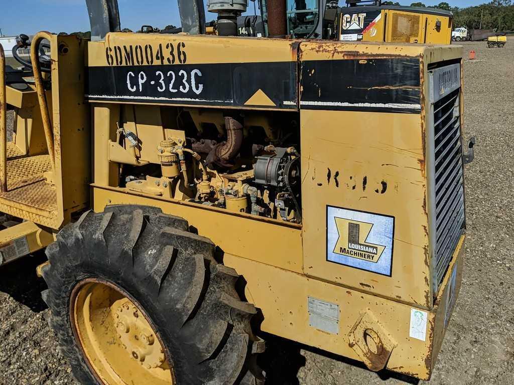 Caterpillar CP-323C Sheep's Foot Roller