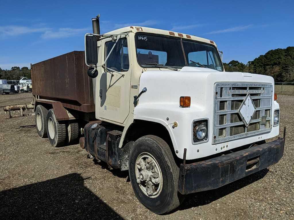 1983 International F-2275 Water Truck