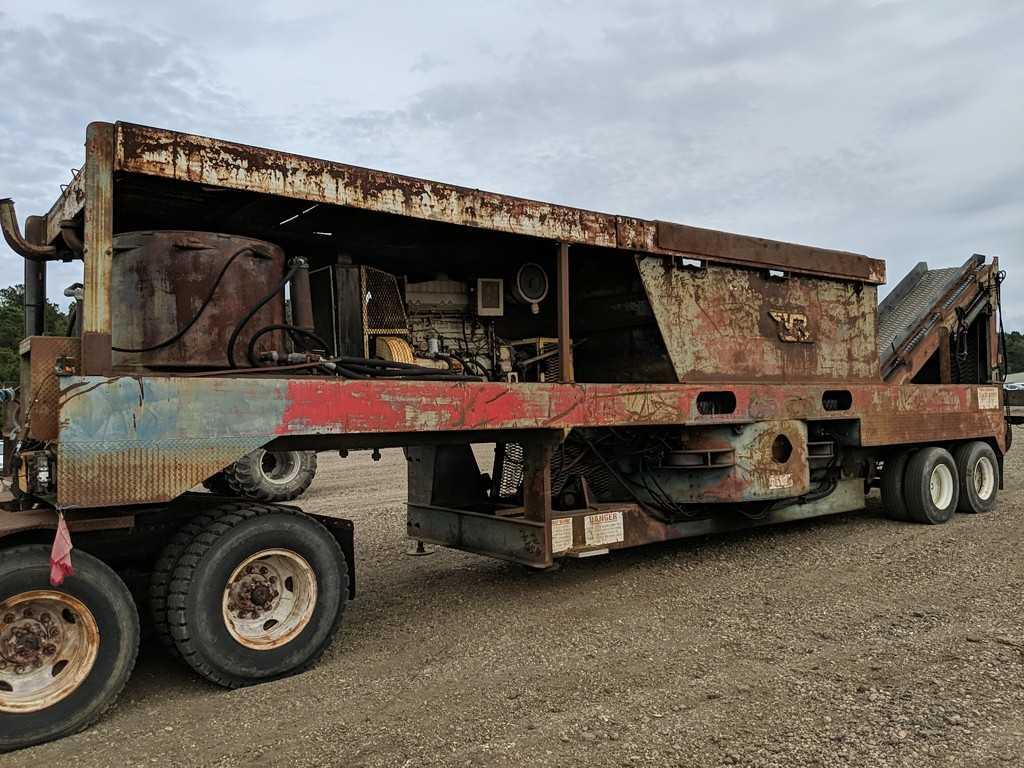 1981 Auto Carr Truck & 1995 Universal Refiner PDR-450 Wood Processor/Grinder