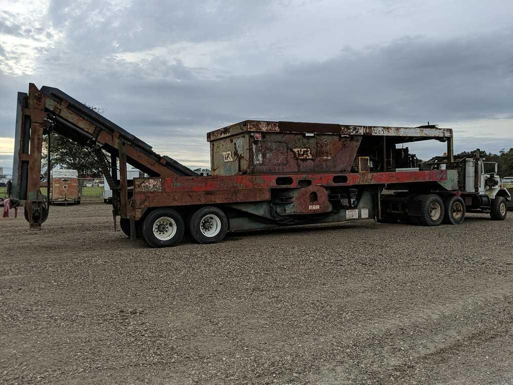 1981 Auto Carr Truck & 1995 Universal Refiner PDR-450 Wood Processor/Grinder