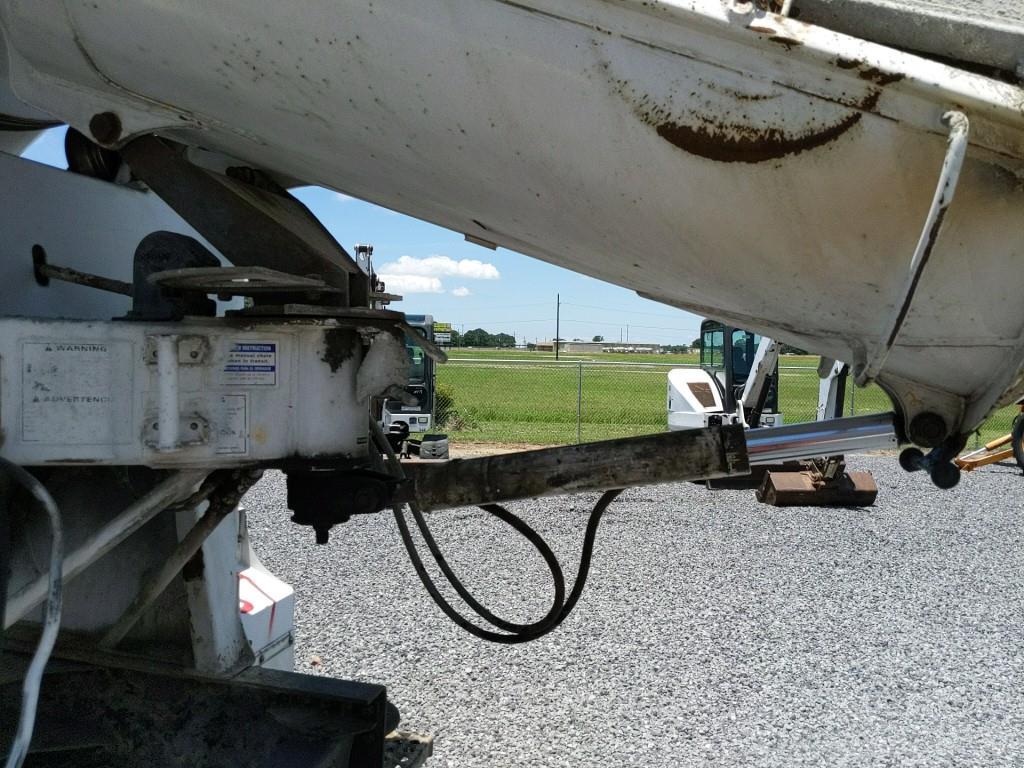 2006 Volvo VHD T/A Concrete Mixer Truck