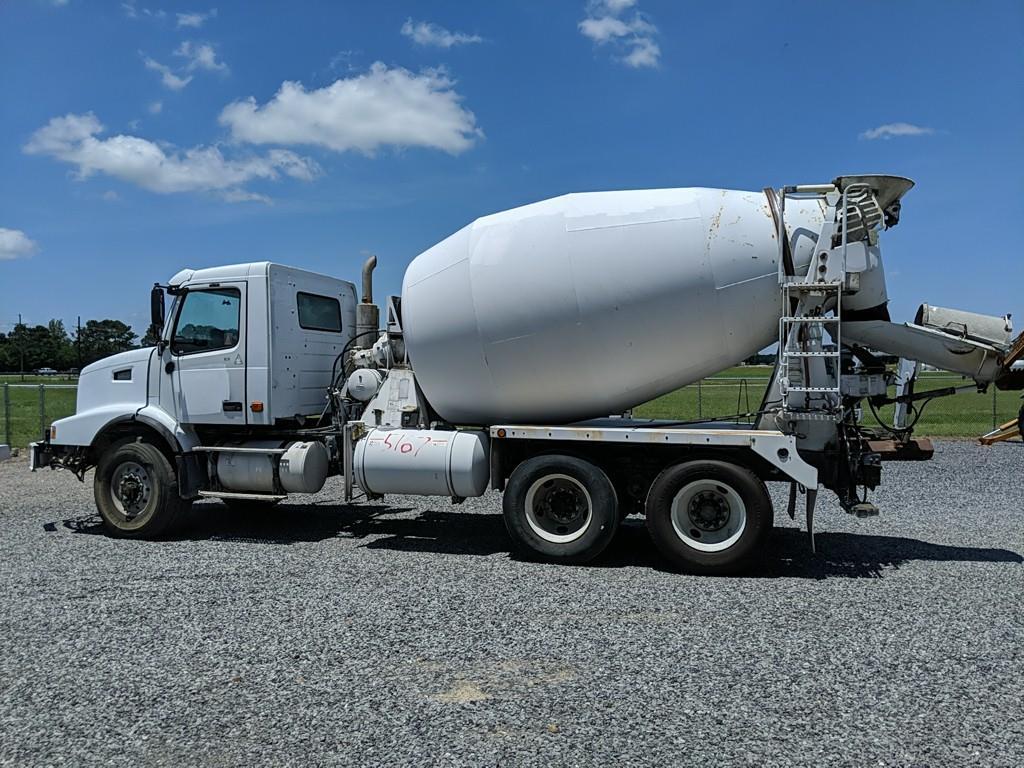 2006 Volvo VHD T/A Concrete Mixer Truck