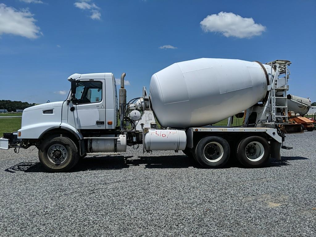 2006 Volvo VHD T/A Concrete Mixer Truck