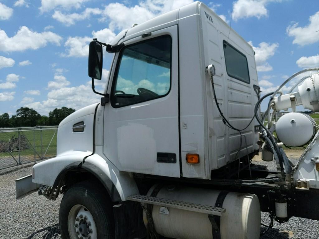 2005 Volvo VHD T/A Concrete Mixer Truck