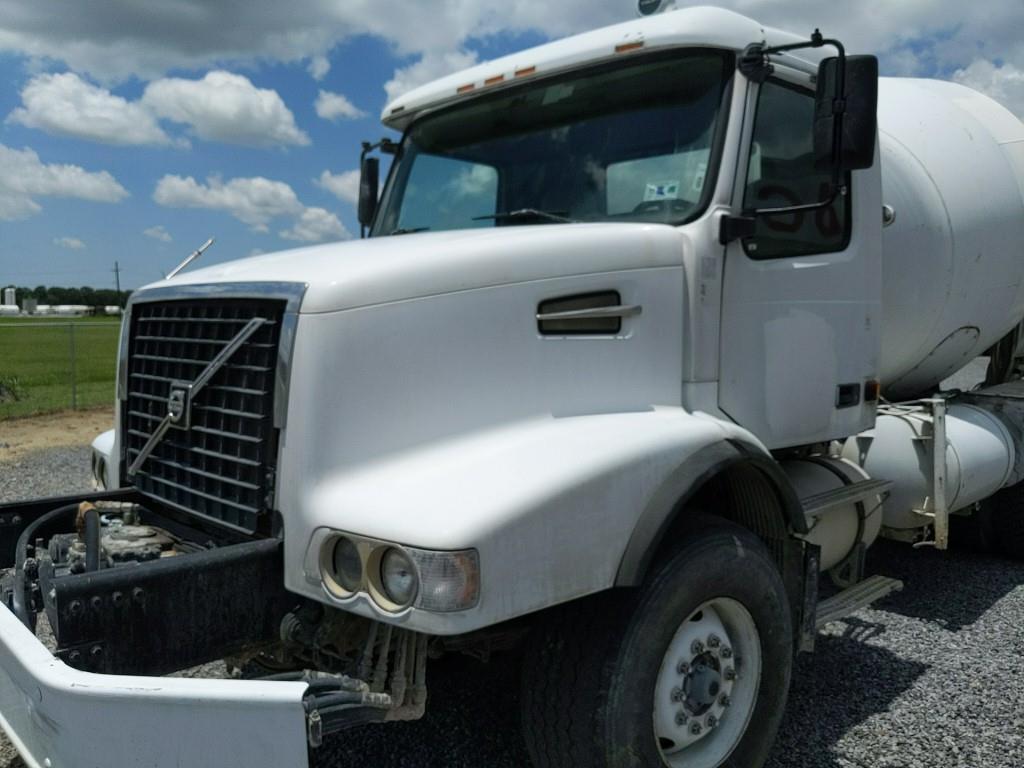 2005 Volvo VHD T/A Concrete Mixer Truck