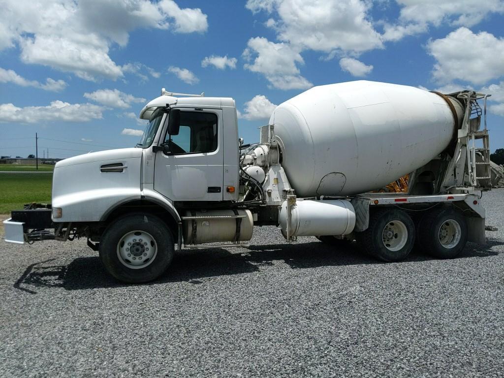 2005 Volvo VHD T/A Concrete Mixer Truck