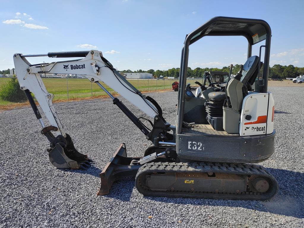 2015 Bobcat E32 Excavator