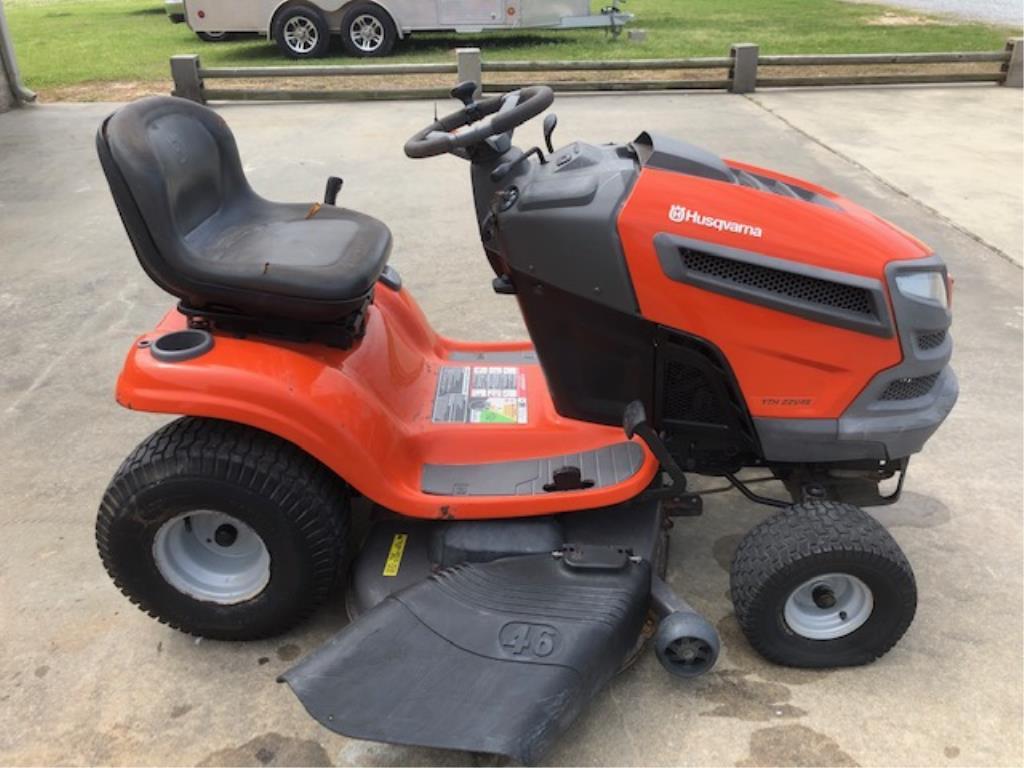 Husqvarna YTH 22V46 Lawn Mower