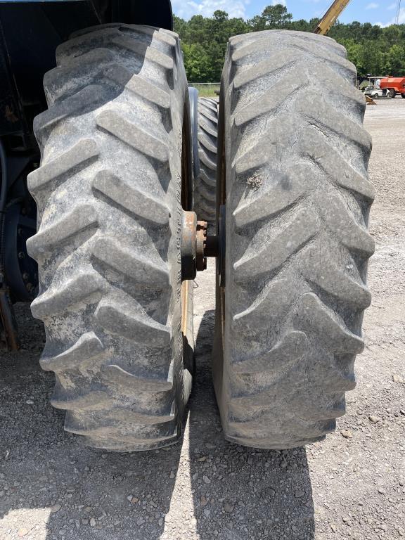 4WD New Holland 8970 Tractor