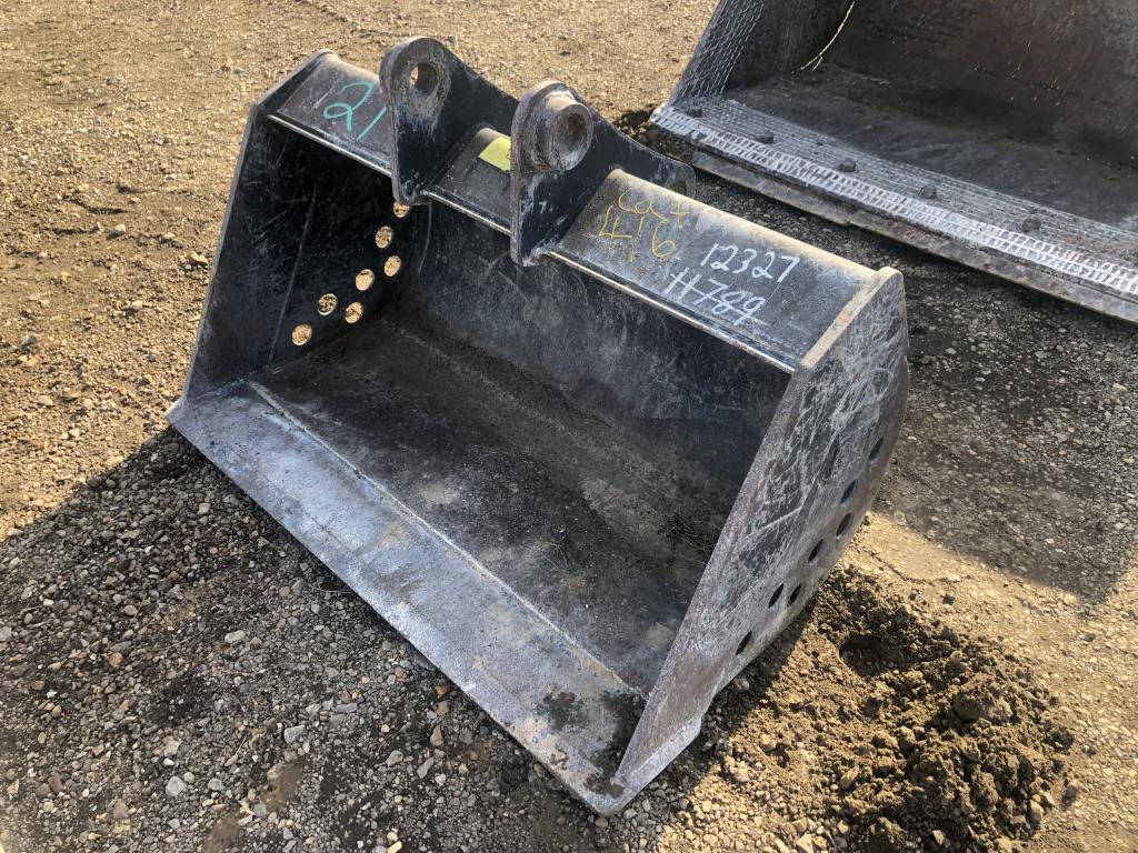 CAT 4ft Bucket ( Fits 416 CAT Backhoe )