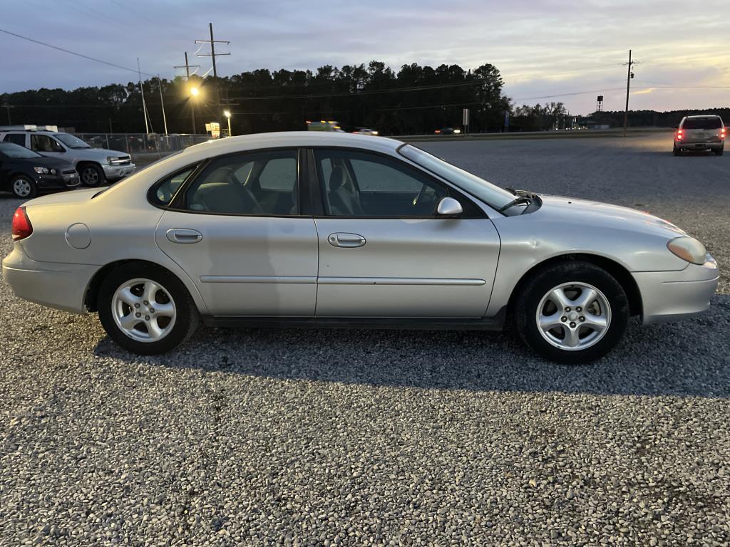 2003 Ford Taurus Sedan