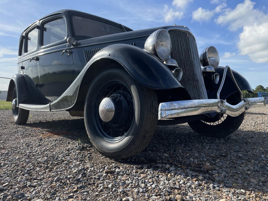 1933 Ford Sedan