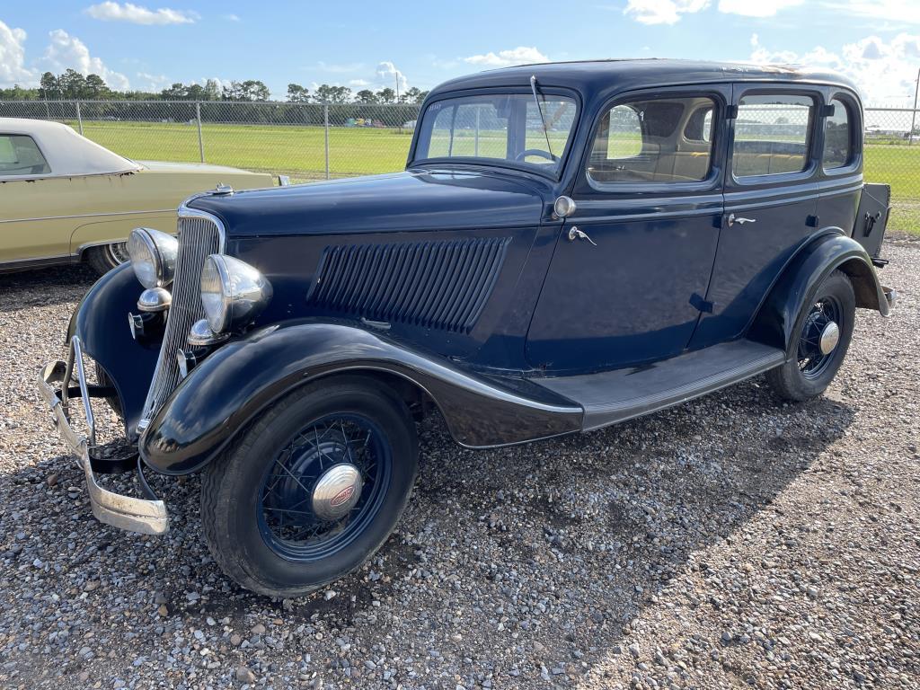 1933 Ford Sedan