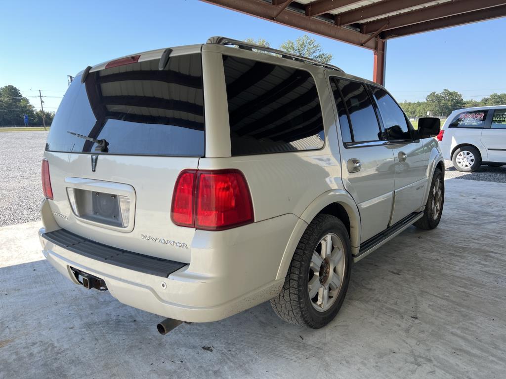 2005 Lincoln Navigator SUV