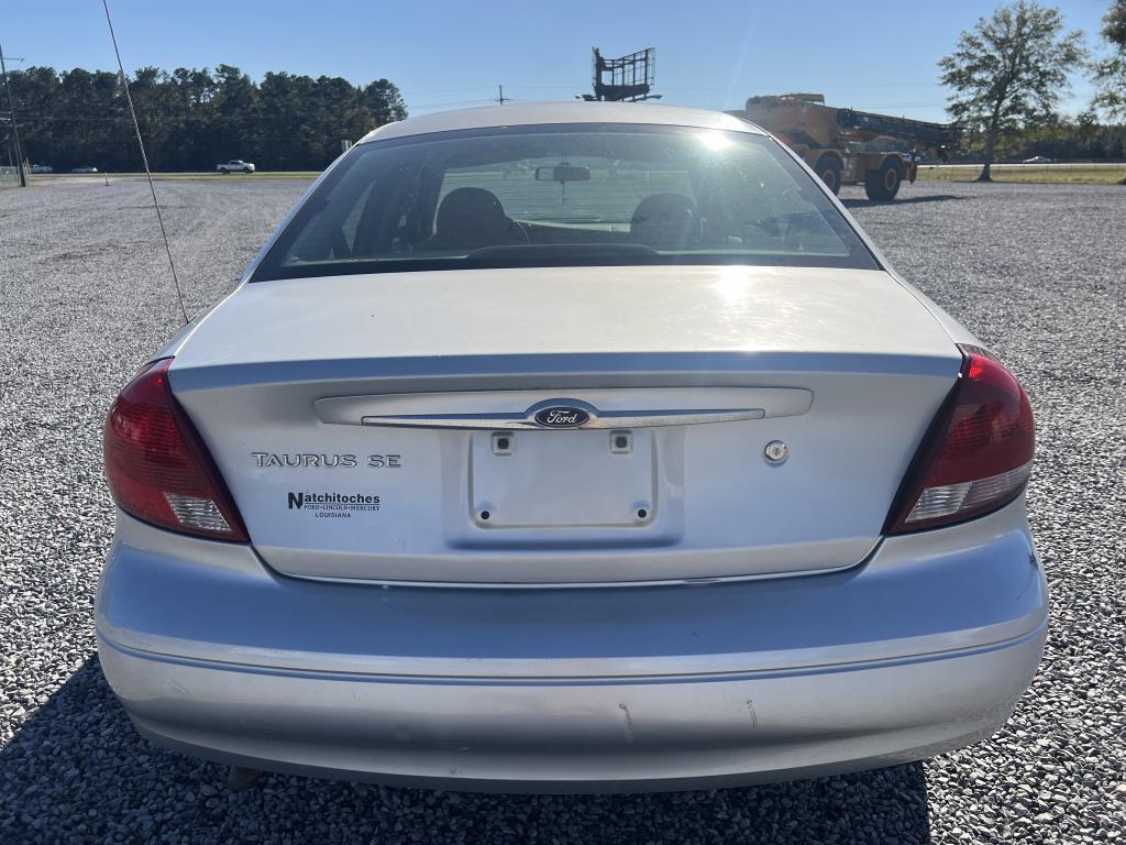 2003 Ford Taurus SE Sedan