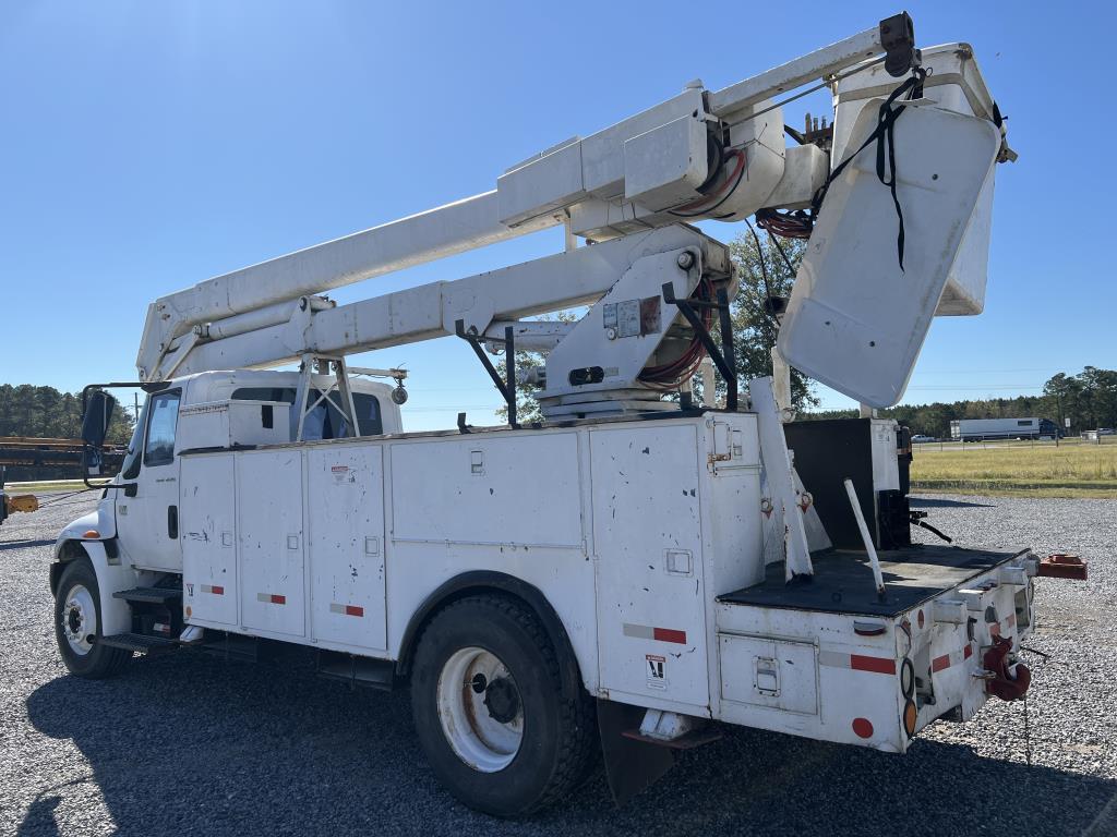 2002 International 4400 SBA 4X2 Bucket Truck