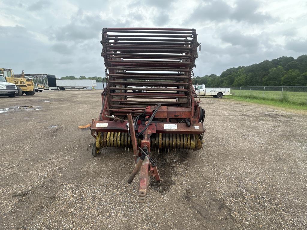 New Holland 850 Round Baler