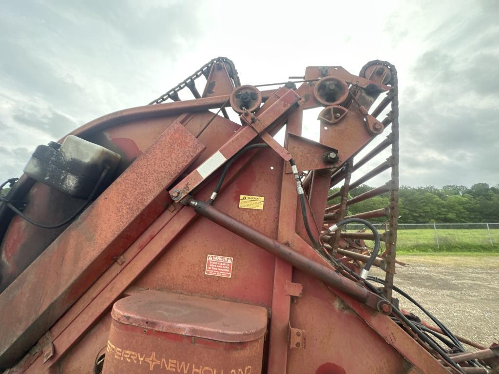 New Holland 850 Round Baler