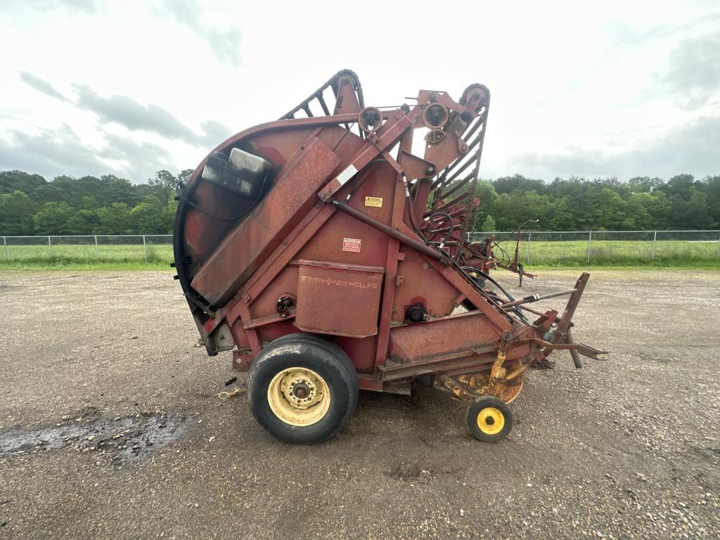 New Holland 850 Round Baler