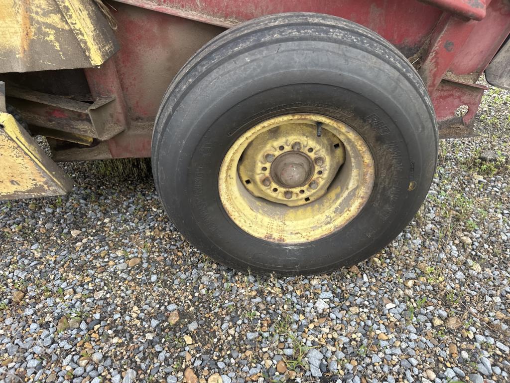 New Holland 850 Round Baler