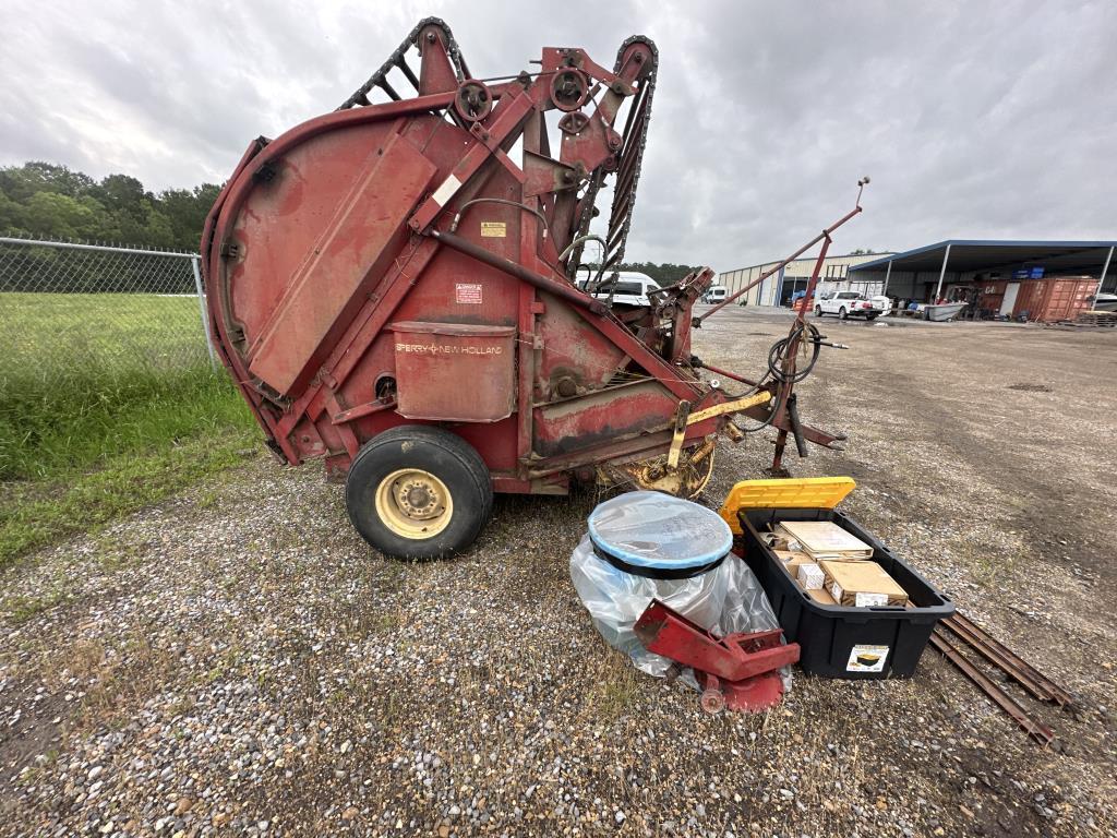 New Holland 850 Round Baler