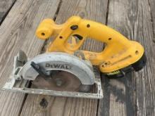 DeWalt Cordless Circular Saw With Battery Pack