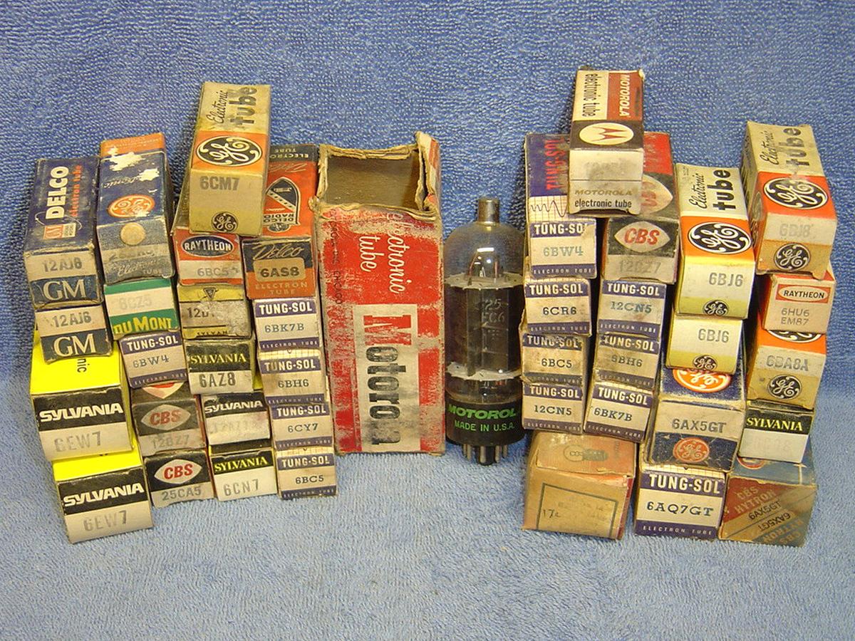 VINTAGE BOXED RADIO TUBE LOT FRANKENSTIEN DÉCOR!