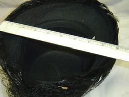 VTG LADIES BLACK FELT AND FEATHER HAT