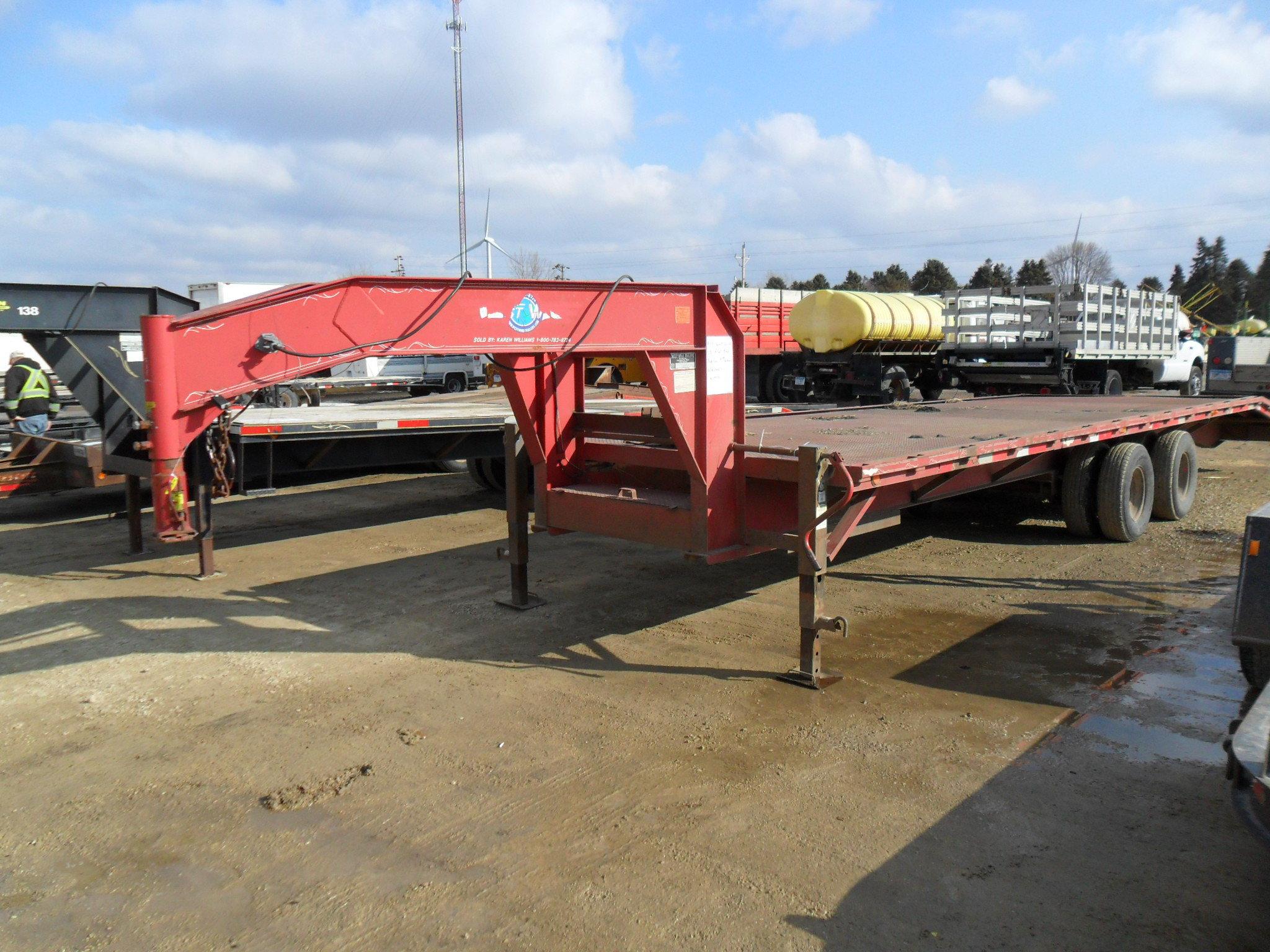 1999 West Wind 33ft flatbed Trailer, w/ramps& winch, 5th wheel