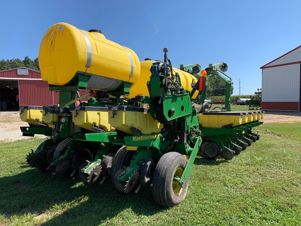 John Deere 1770 NT MaxEmerge Planter 16 row